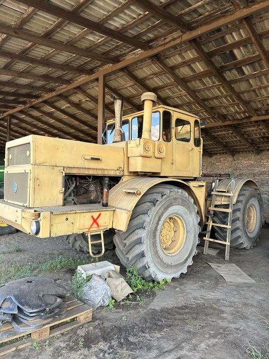 Трактор К-700 з двигуном Renault