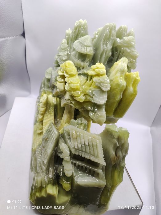 Pedra Jade Verde escultura de Aldeia Chinesa trabalhada lindíssima