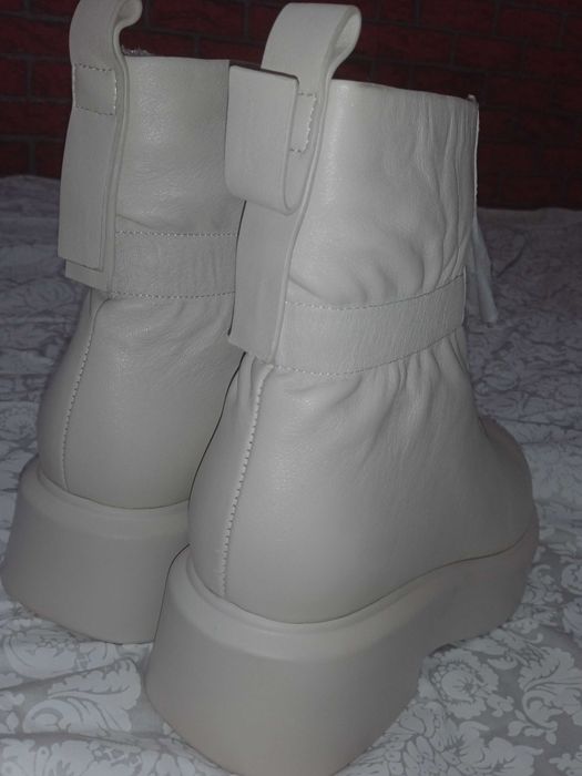 Чоботи з хутряною підкладкою бренду NAIDINI.