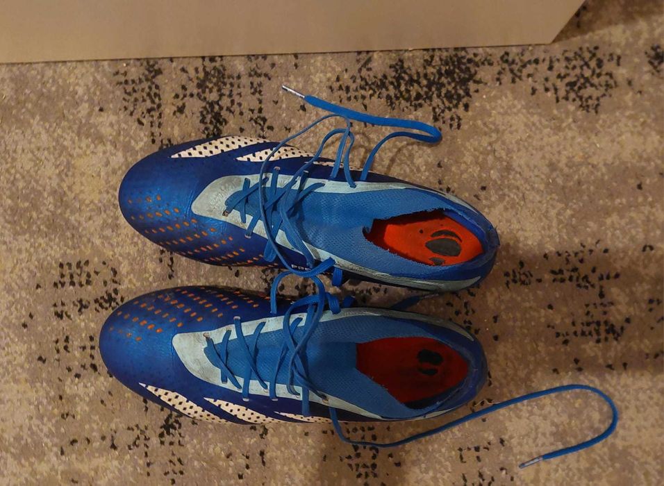 Chuteiras Adidas, tamanho 42 2/3