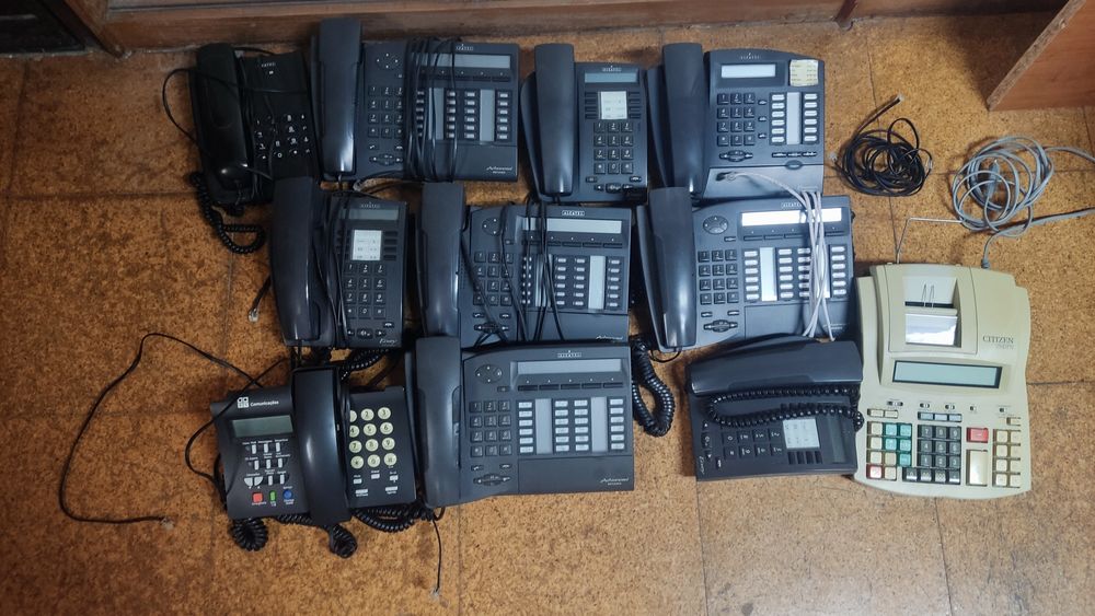 10 telefones de vários tipos, podem ser vendidos á unidade