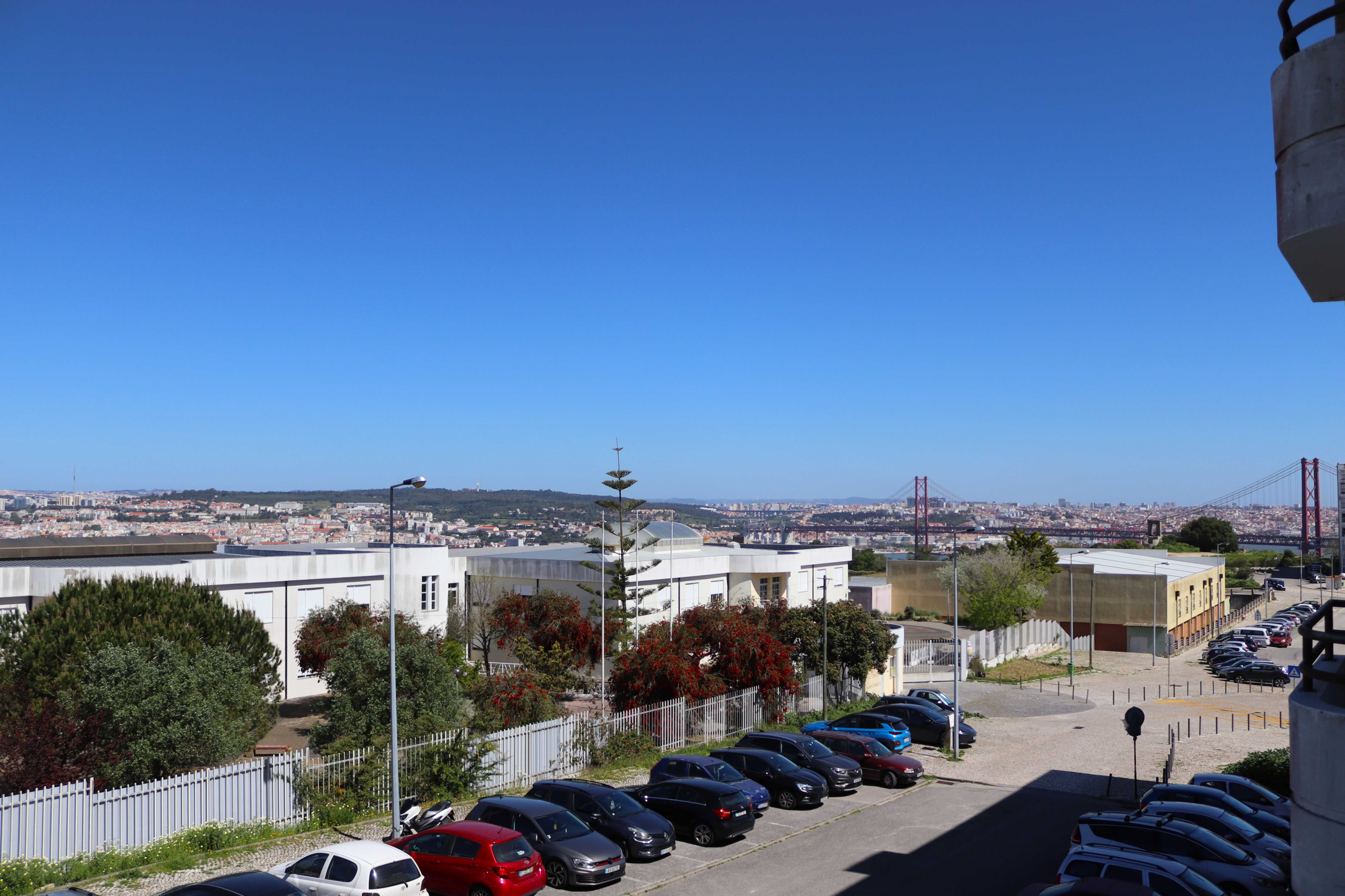 Apartamento T2 em Caparica (Rua Alfazina de Cima)