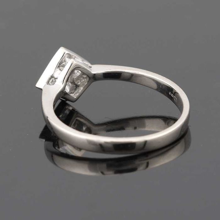 Złoty pierścionek z czterema diamentami 0.44ct białe złoto 18K