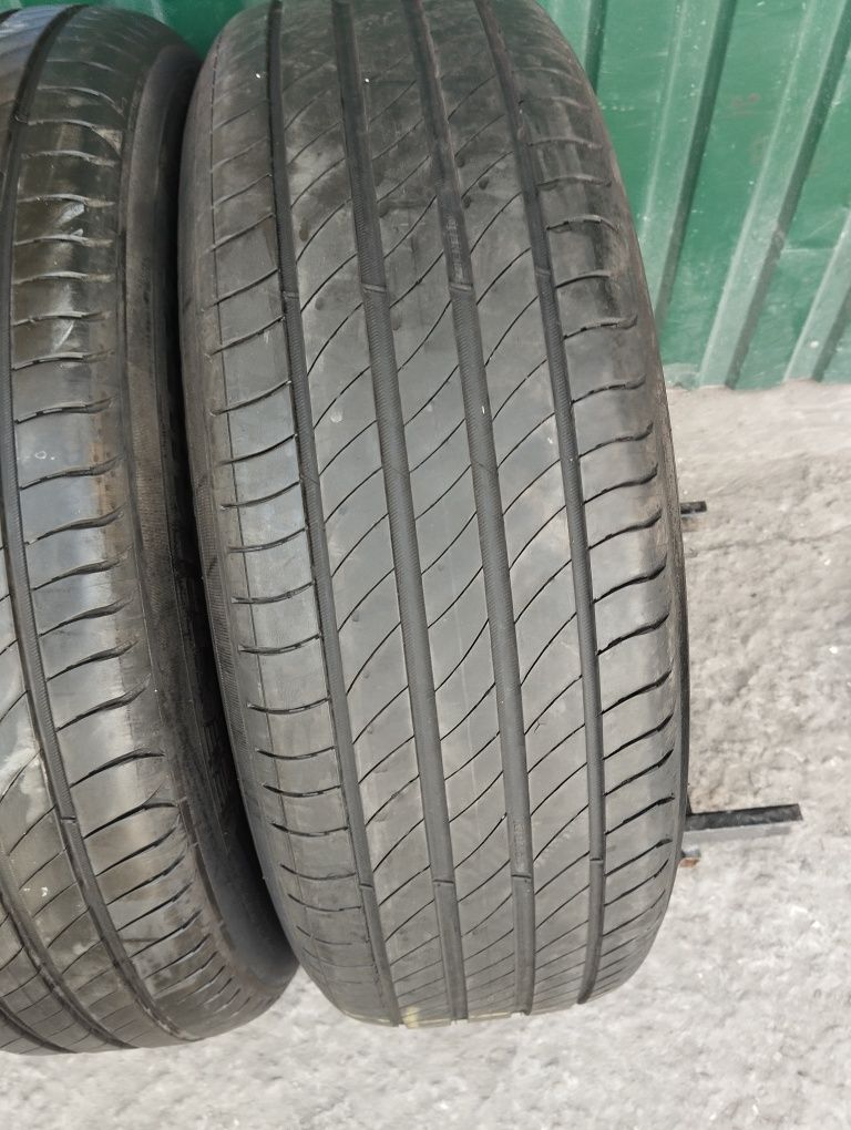 Пара літніх шин Michelin 215/65/17