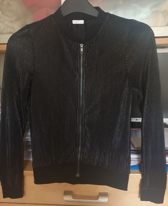 Błyszcząca bluzka na zamek