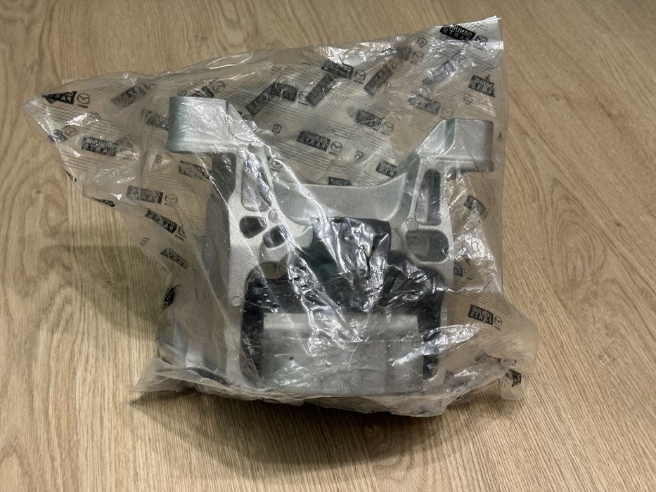 Продам подушку двигуна (подушку двигателя) для Mazda 2.2 Diesel