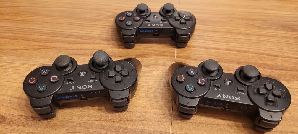 3 pady dualshock 3 do PS3 - 2 po 60 zł, 1 w gorszym stanie 50