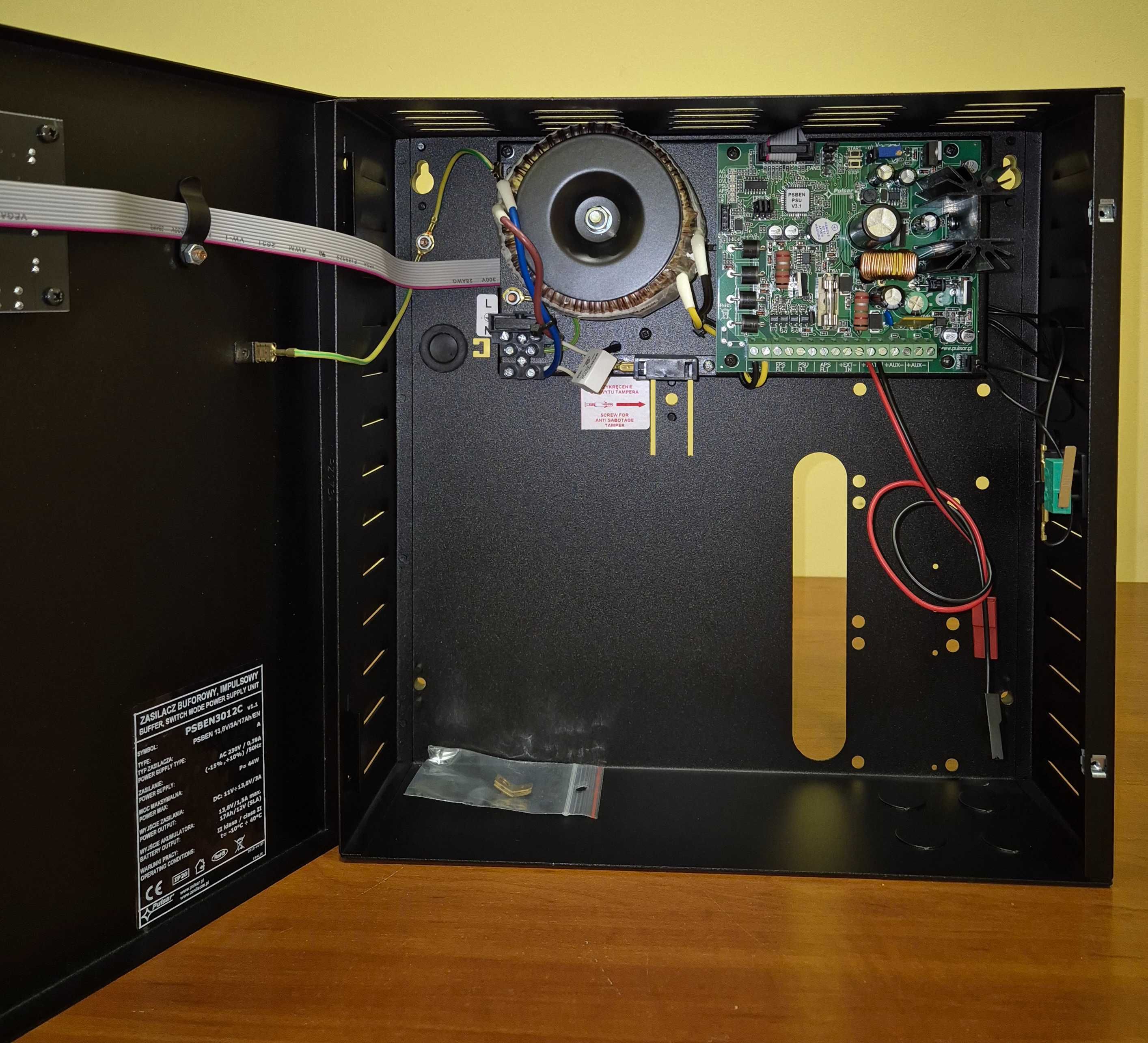 Zasilacz buforowy, impulsowy Pulsar Psben3012C 13,8v/3a/17Ah