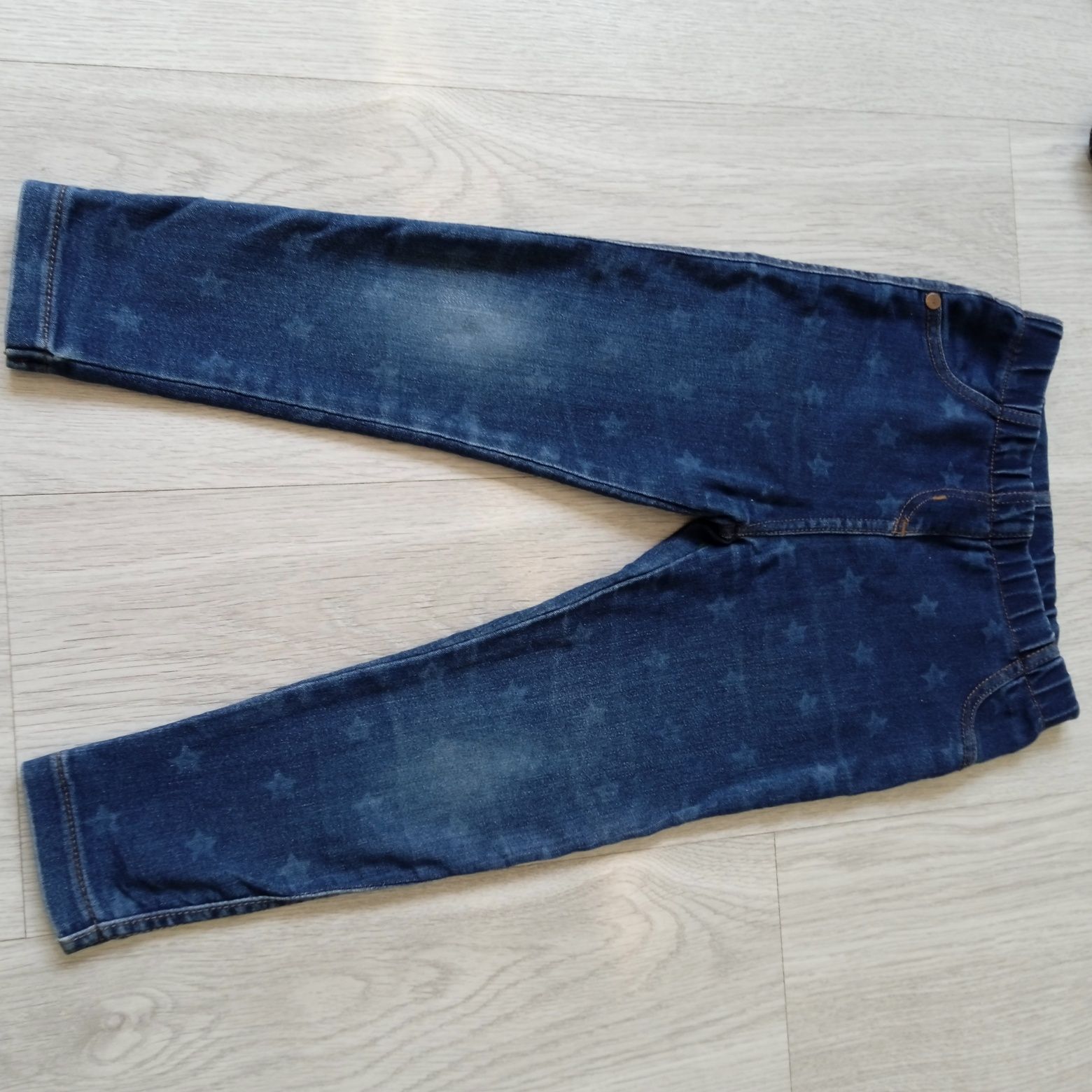 Jeansowe spodnie w gwiazdy Next r 104