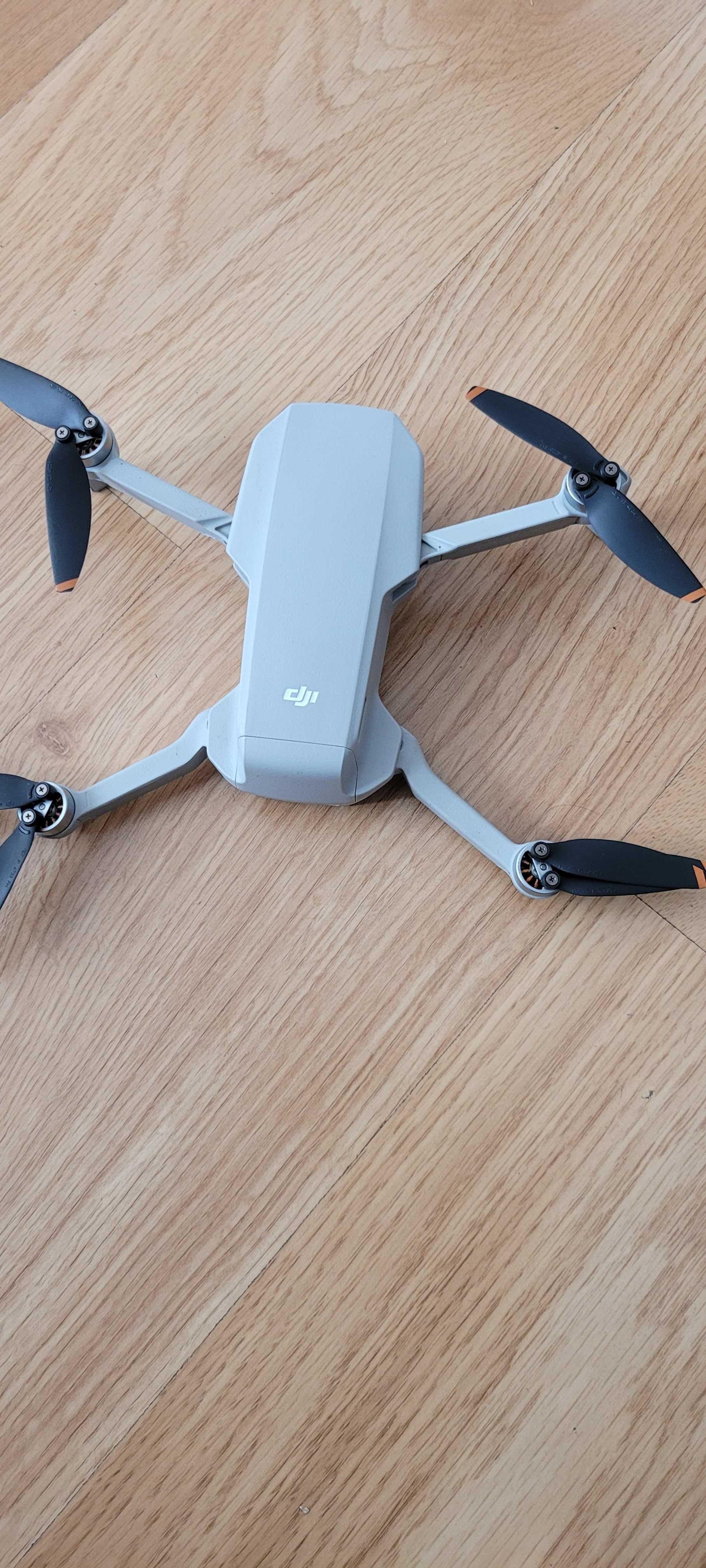 Dron dji 2 mini se