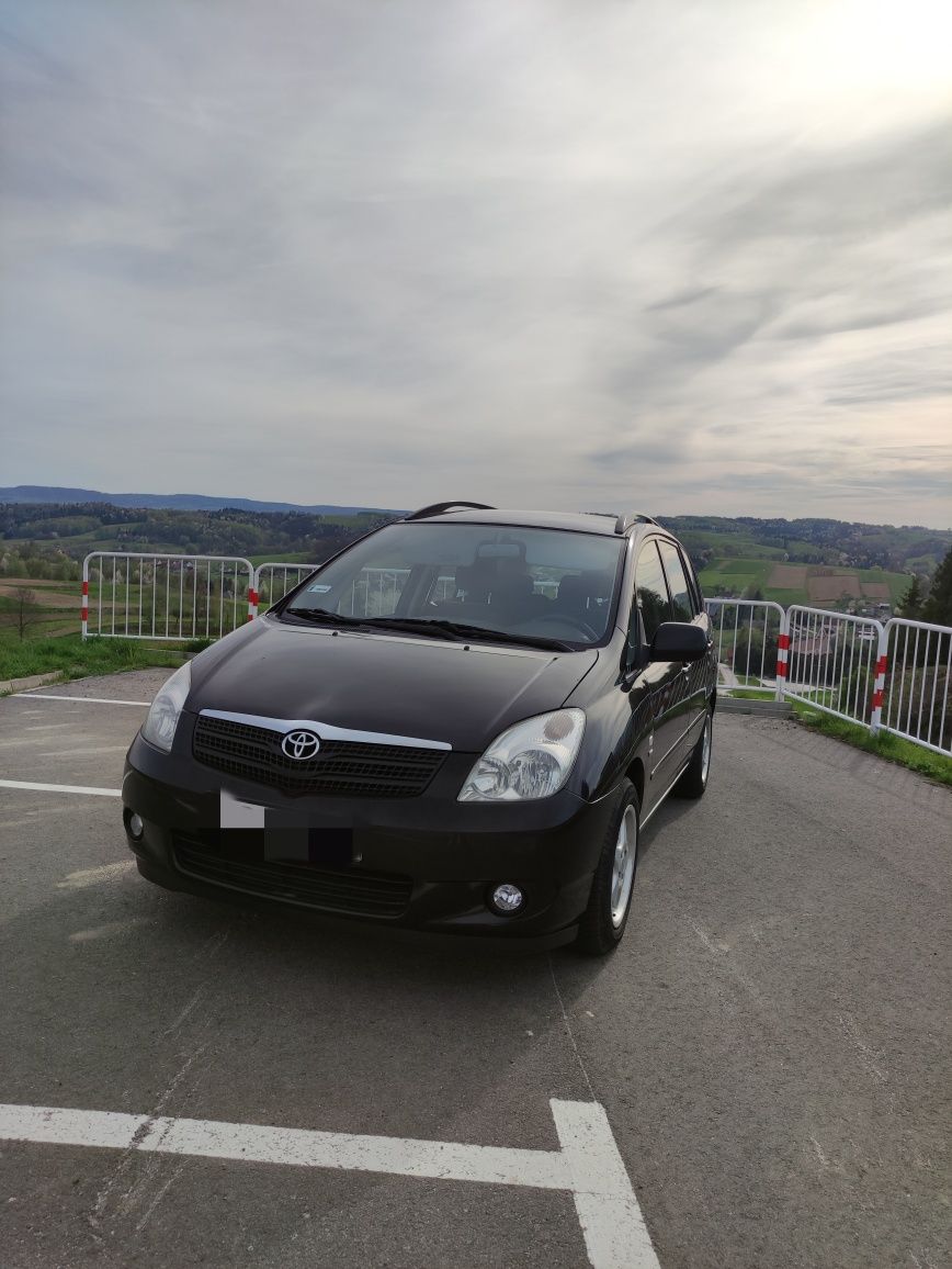 Toyota corolla verso 2002r.