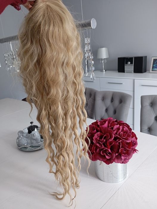 Peruka blond pasemka loki 75cm Amore