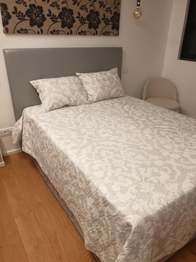 Cama de arrumos com colchão