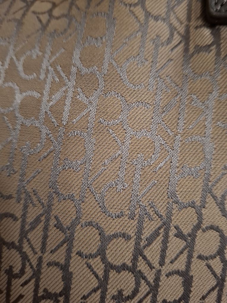 Carteira a tiracolo cinza Calvin Klein