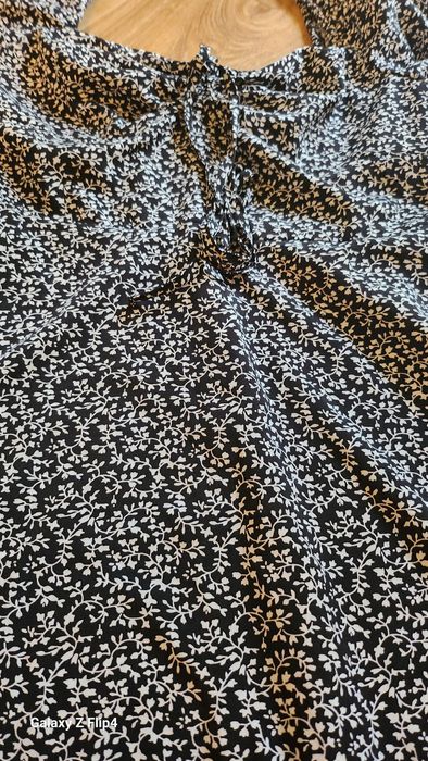 Piękna kwiatowa sukienka. Shein M