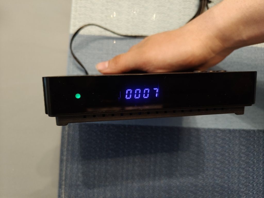 Dekoder TESLA DVBT -2 Hevc z tel. hybrydową - naziemną WI-FI + HDMI ka