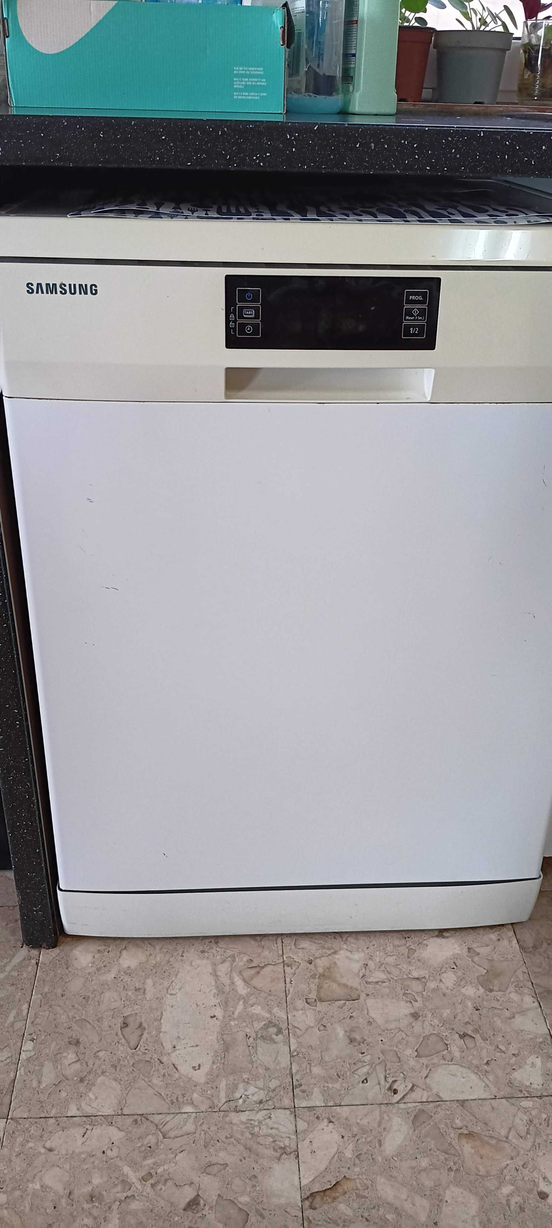 Máquina de Lavar Loiça Samsung a funcionar na perfeição
