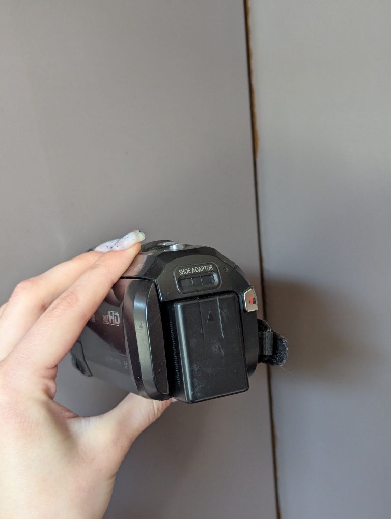 Відеокамера Panasonic HC V-750