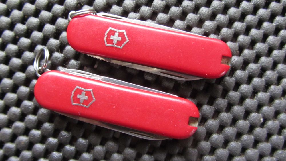 Victorinox Classic/ 2шт. Б/у.