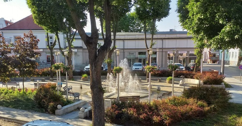 Pokoje noclegi mazury Mrągowo centrum przy fontannie nad jeziorem Czos