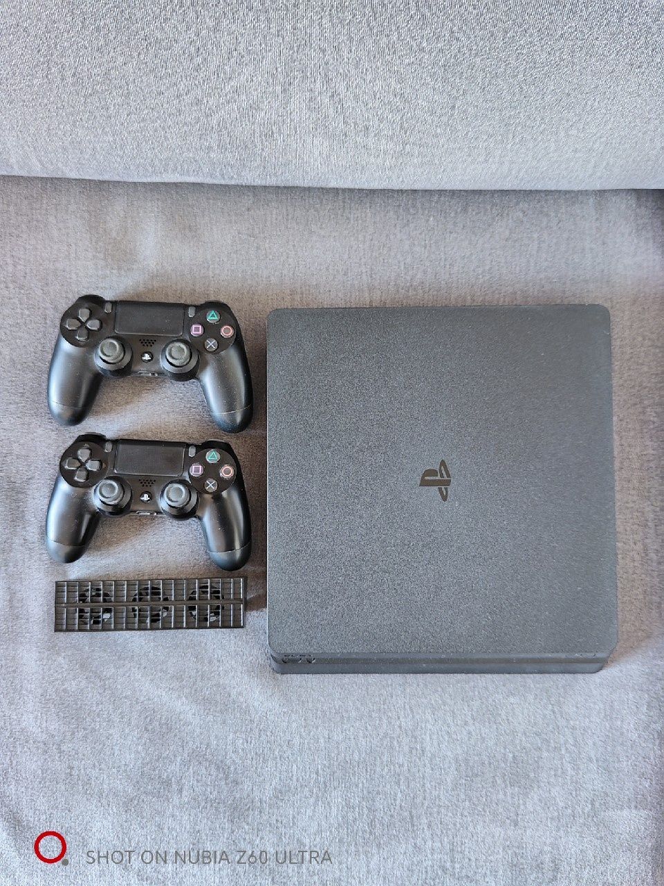 PlayStation 4 Slim pady plus gry