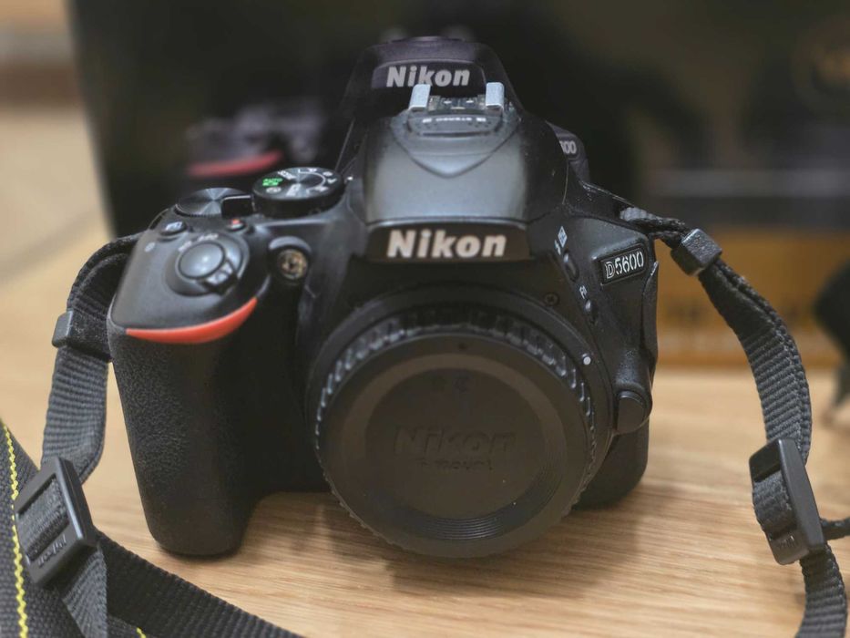 Lustrzanka Nikon D5600 najtaniej 24 MP wifi dotykowy ekran