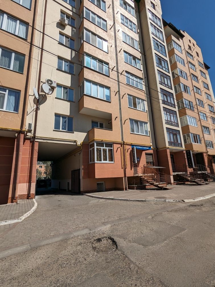 Продається 1км квартира по вул Вовчинецька.