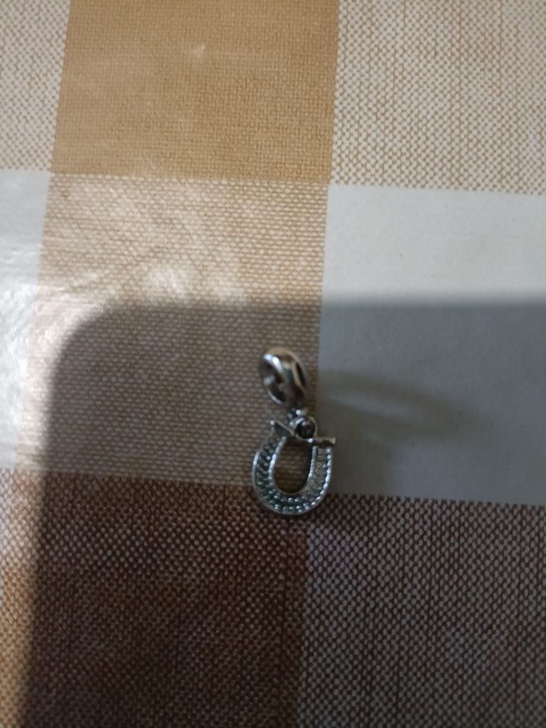 1 peça original a Pandora em forma de U ( Portes grátis)