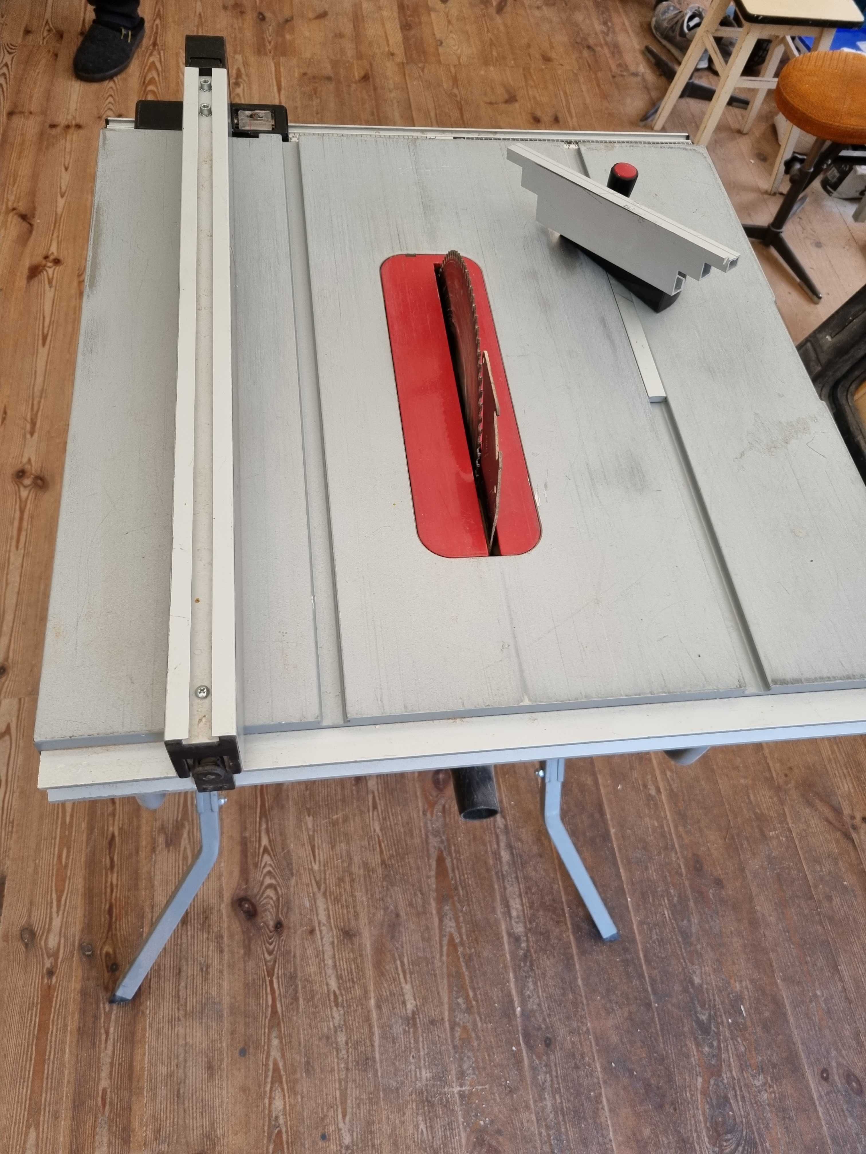 Piła Stołowa Bosch Profesional  GTS 10 J + Stół Roboczy  Bosch GTA 600