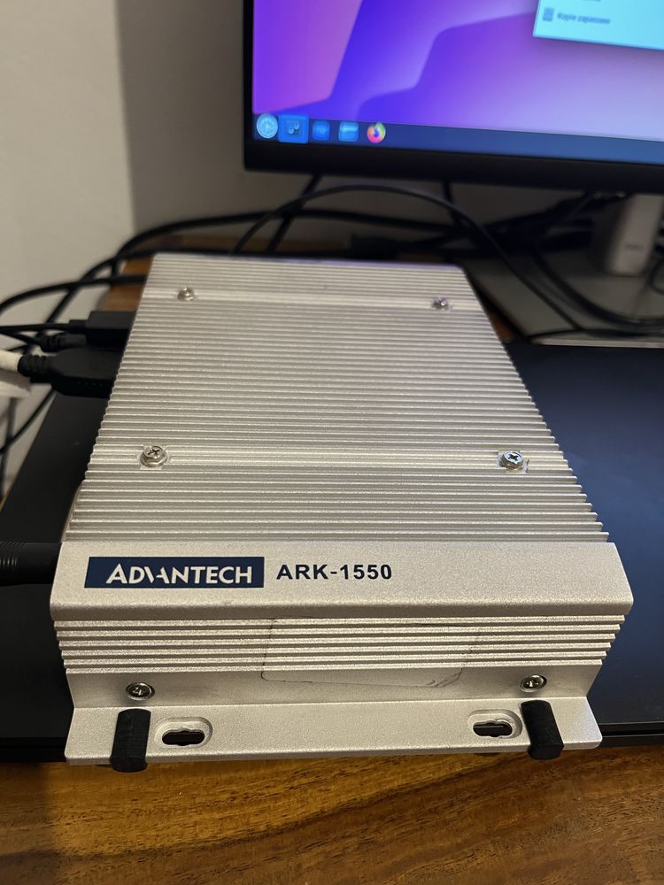 Komputer pasywny ADVANTECH ARK-1550 intel core i5 4GB Ram 256GB SSD
