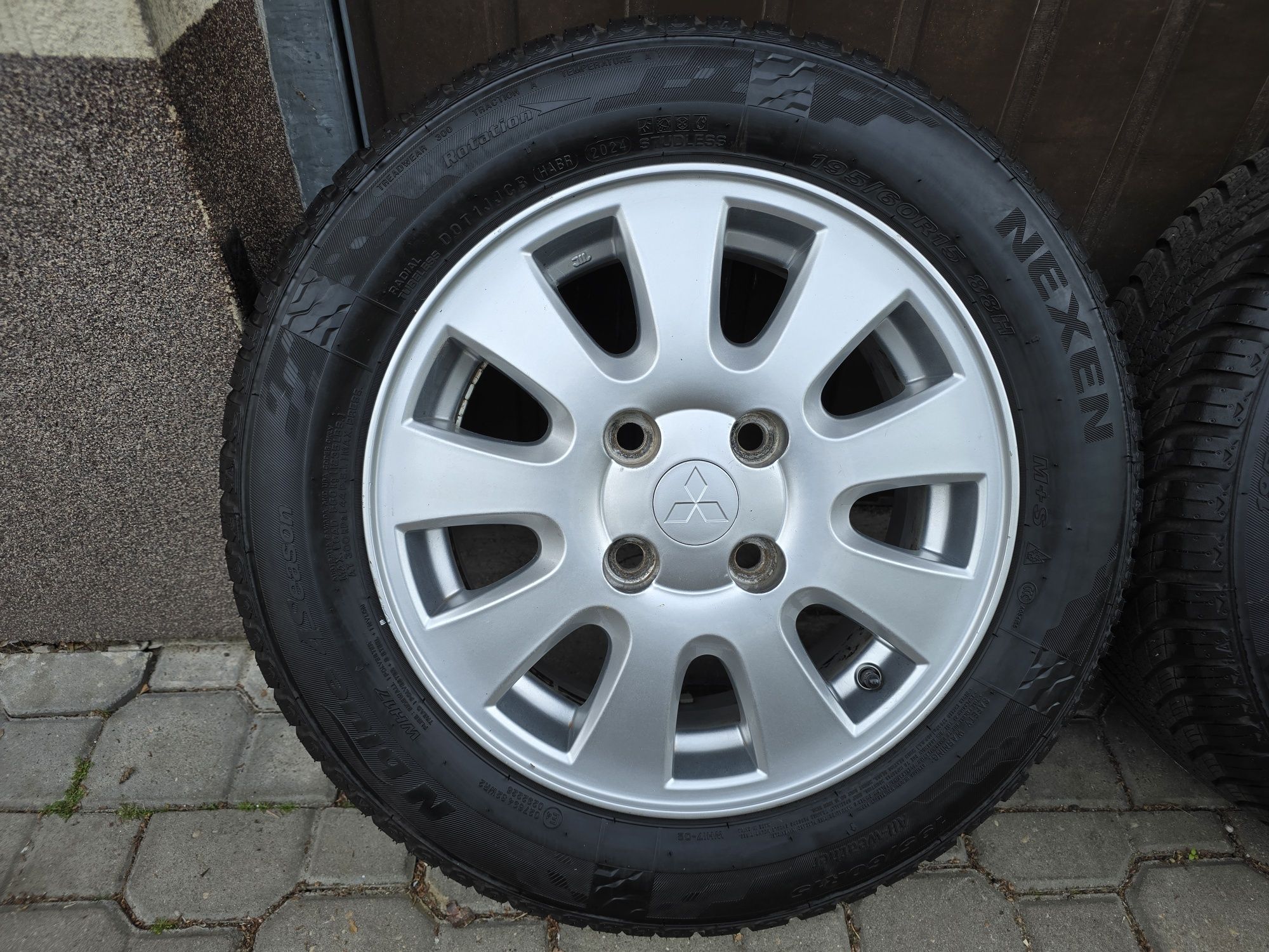Felgi z oponami 195/60R15 Mitsubishi Carisma 4x114,3 Lancer Galant Spa