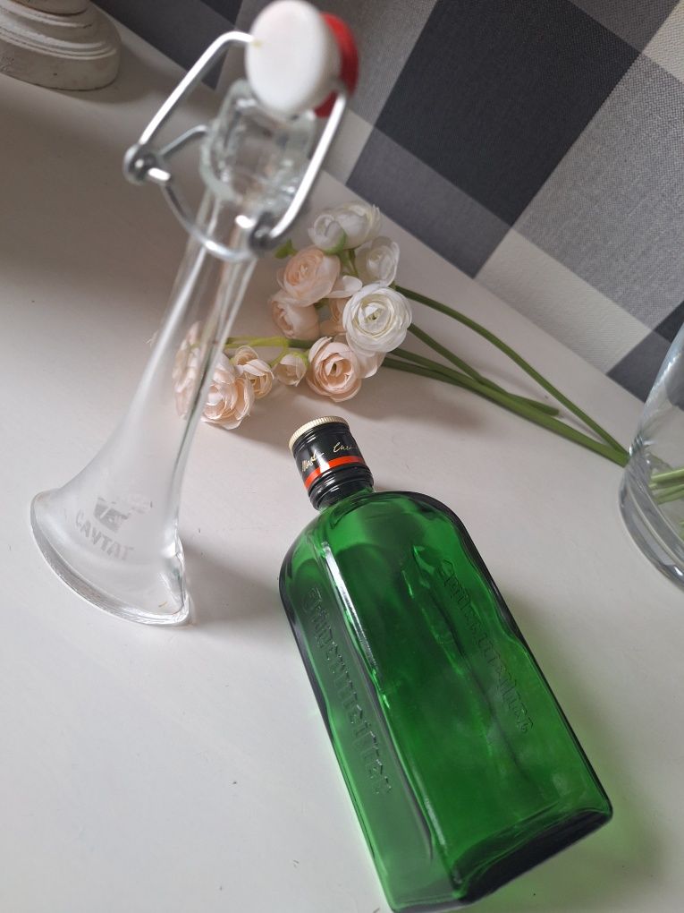 Dwie ładne butelki szklane 40 ml i 330 ml