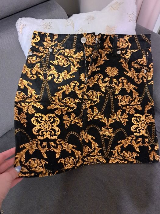 Czarna jeansowa spódnica w złote wzory, w stylu Versace 36