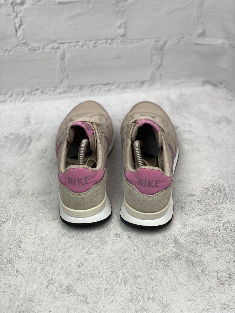 Жіночі спортивні кросівки Nike Internationalist 39p