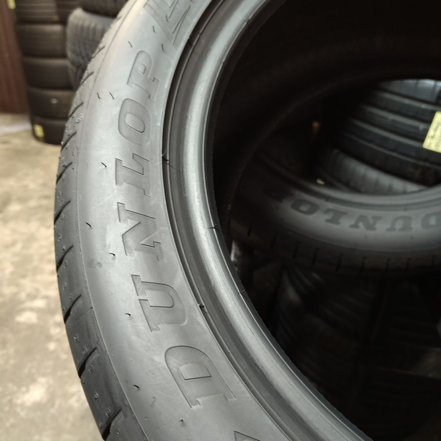 245/45/17 Sprzedam parę opon letnich Dunlop