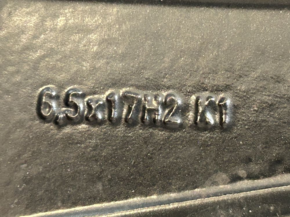 404 Felgi Aluminiowe SKODA R 17 5x112 otwór 57,1 Bardzo Ładne Czarne