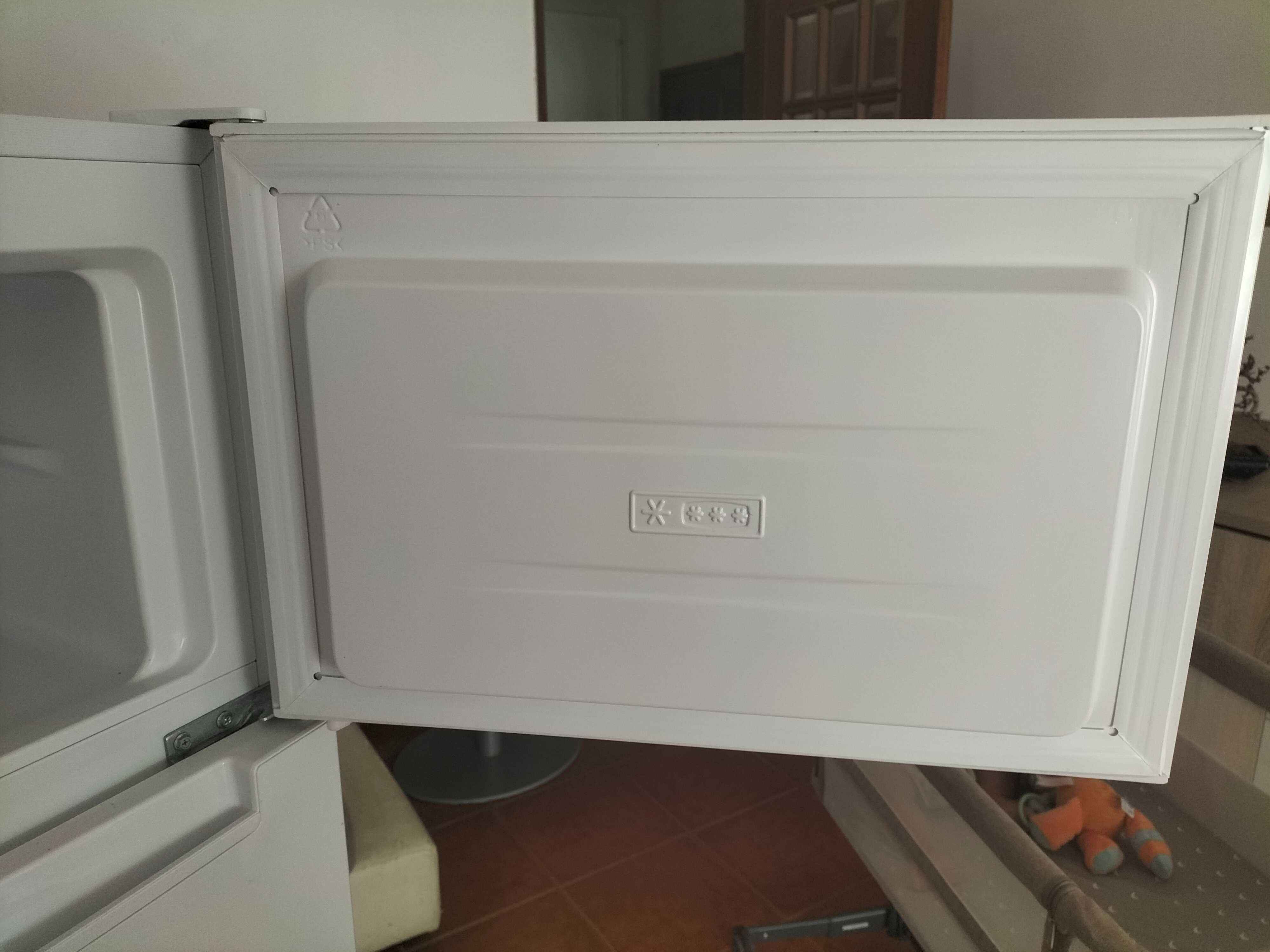 Frigorífico Combinado Kunft Pouco Uso