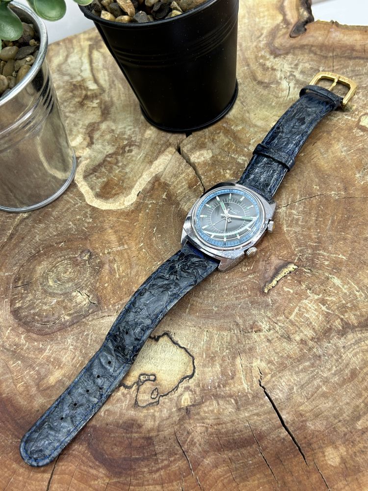 Stary radziecki zegarek Poljot z budzikiem