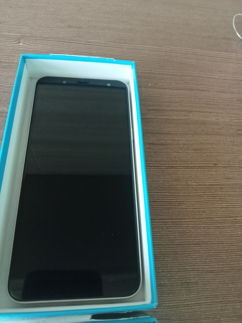 Телефон Samsung galaxy j6