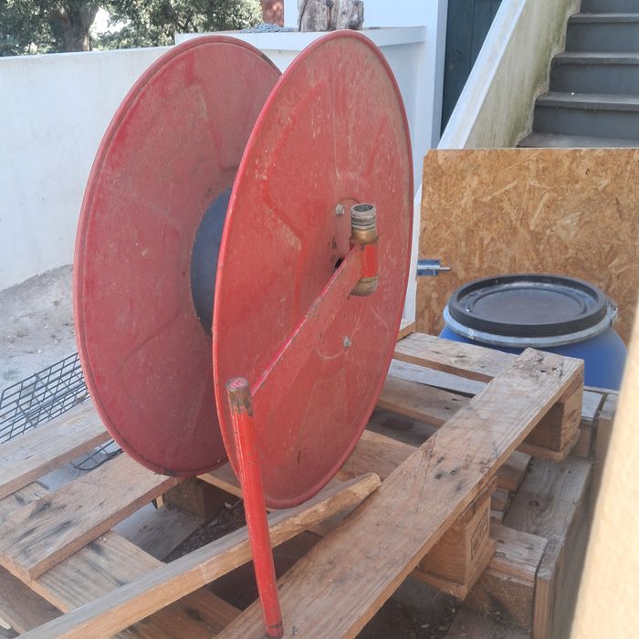 Enrolador de mangueira carretel