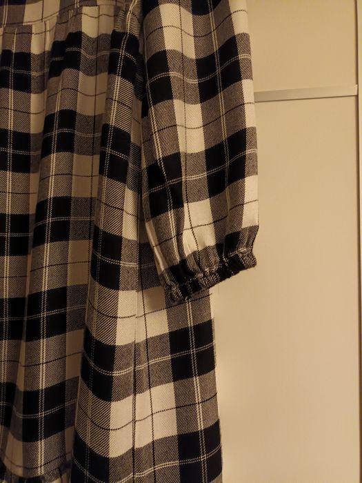 Vestido em xadrez branco e preto