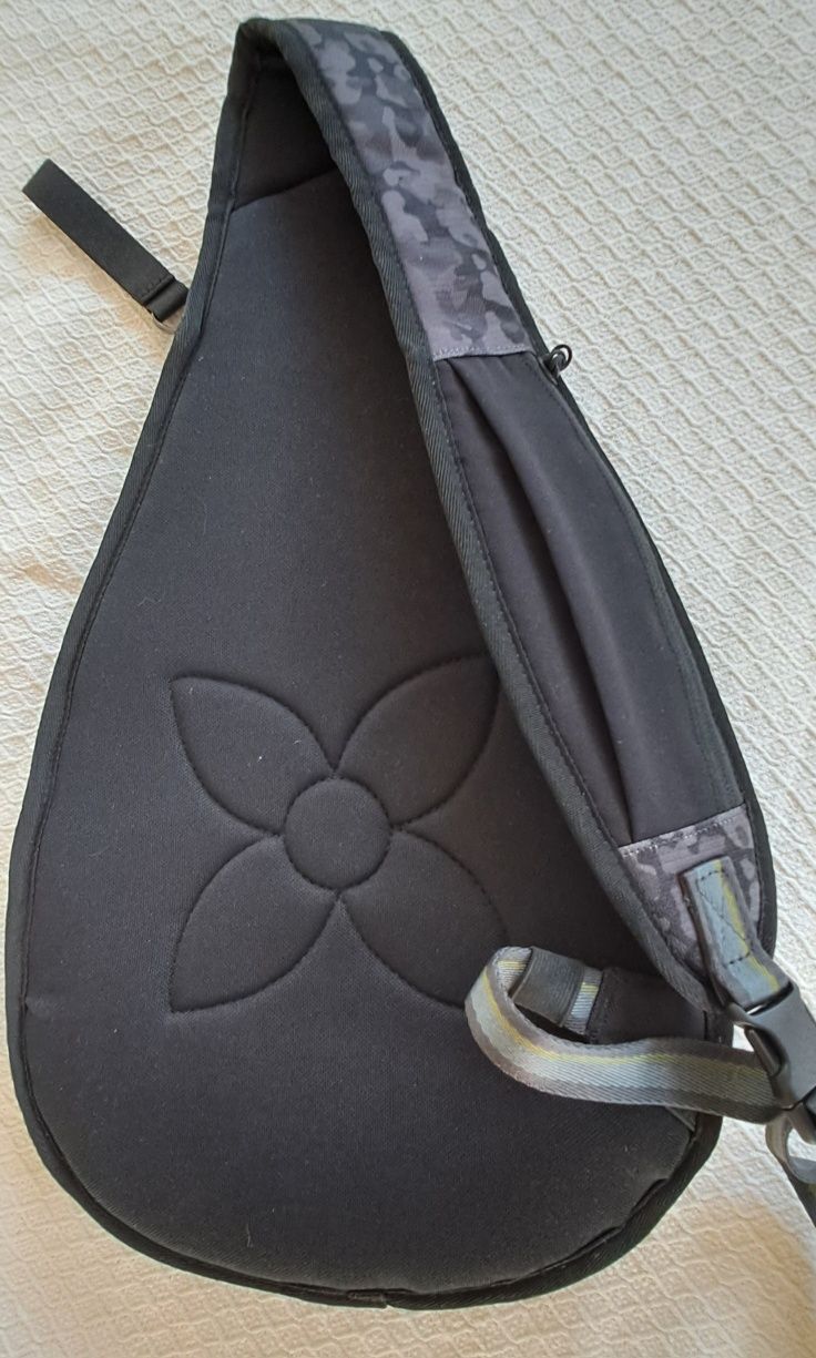 Mochila tira colo nova