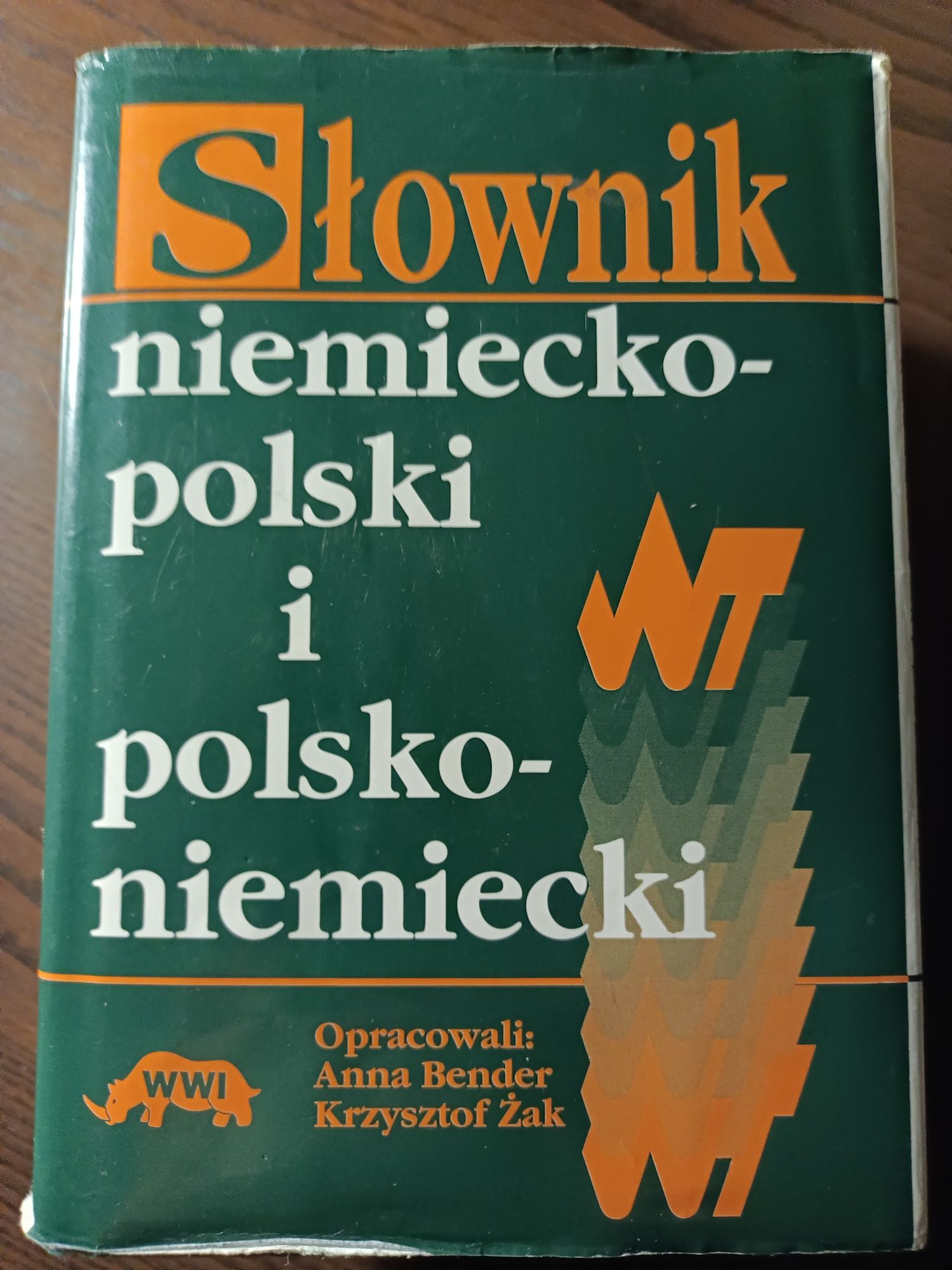 Słowniki włosko - polski, niemiecko - polski.