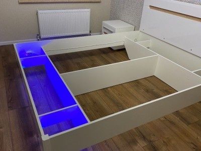 Кровать  с каркасным  матрасом
