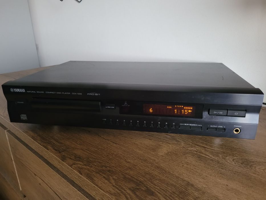 Yamaha CDX 596 Pro Bit - Odtwarzacz CD . Płyty . Kasety . DVD . Sprzęt