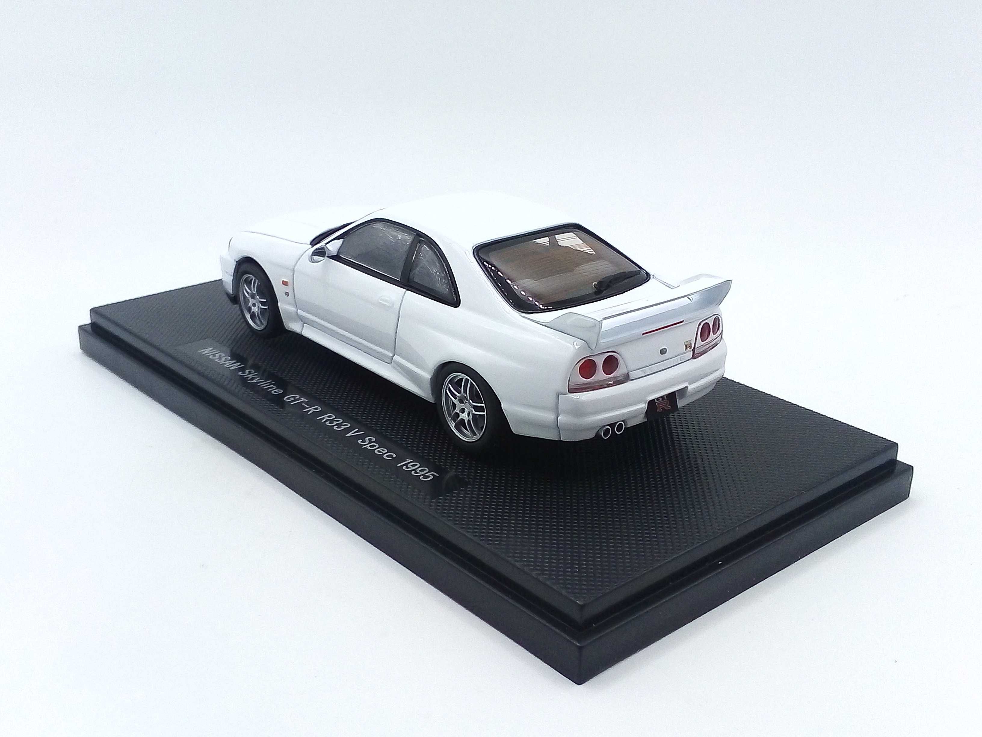 Nissan Skyline GT-R (R33) VSpec year 1995 white - skala 1:43 - Ebbro