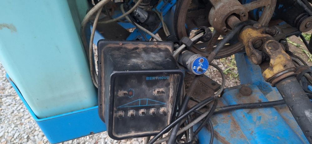 Opryskiwacz Berthoud 21m na części