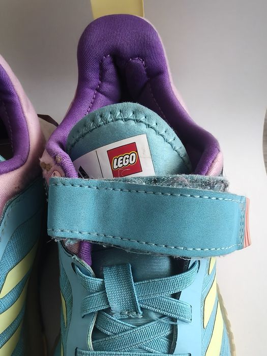 Tênis Adidas edição Lego
