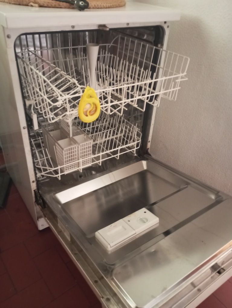 Máquina de lavar loiça usada