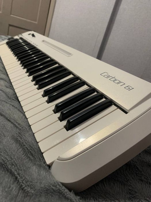 Міді-клавіатура Samson Carbon 61 USB MIDI Controller